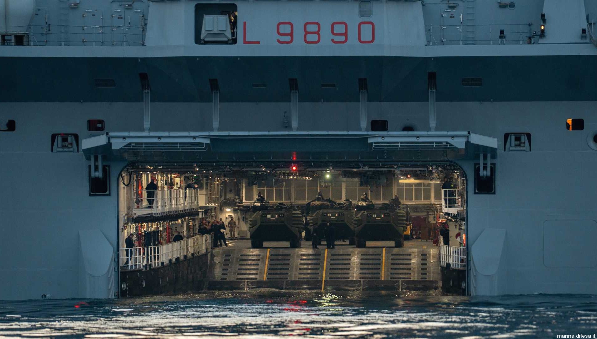 its trieste l9890 nave lhd landing ship helicopter dock italian navy marina militare well deck 40