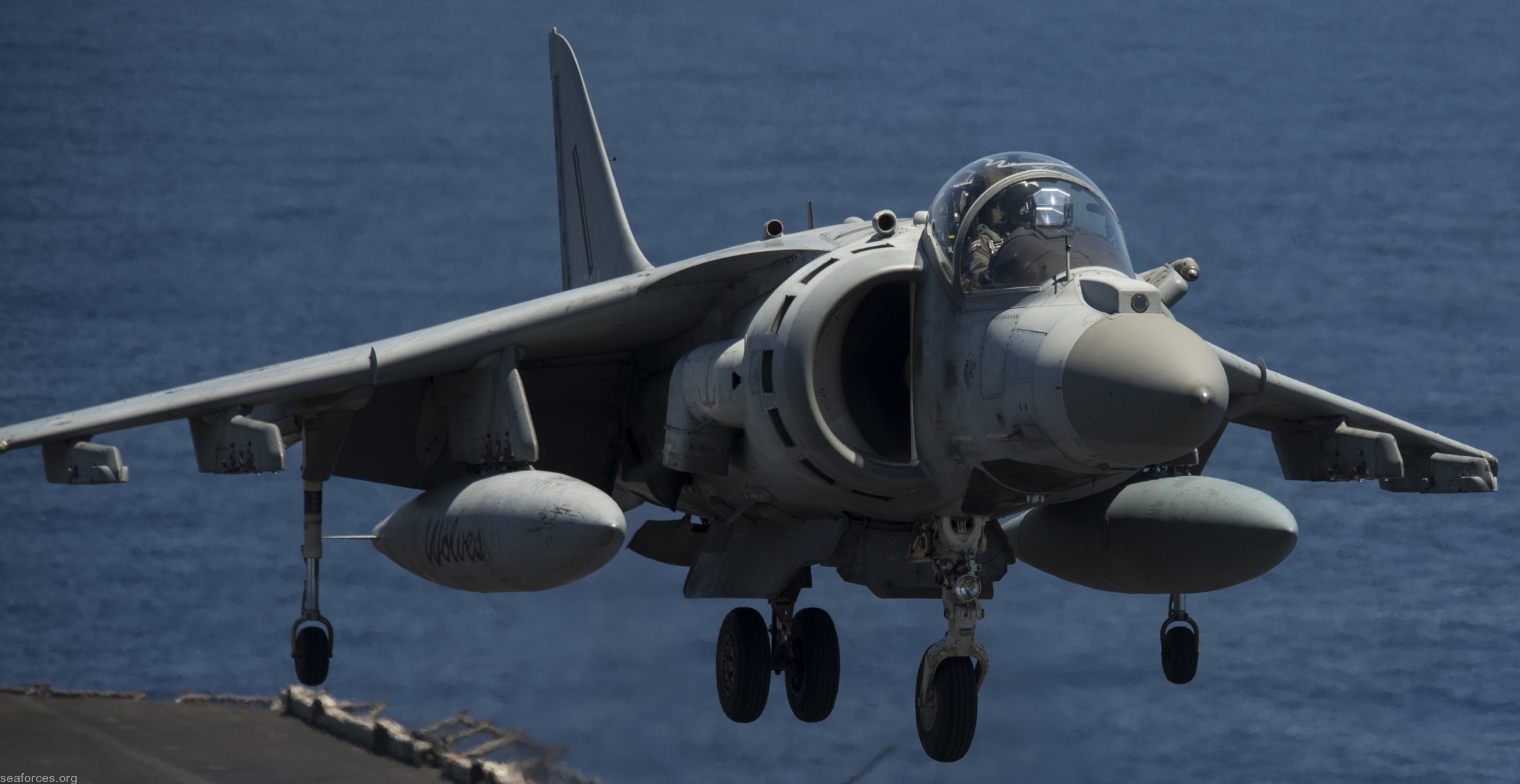 av-8b harrier ii italian navy marina militare grupaer wolves aircraft carrier 04