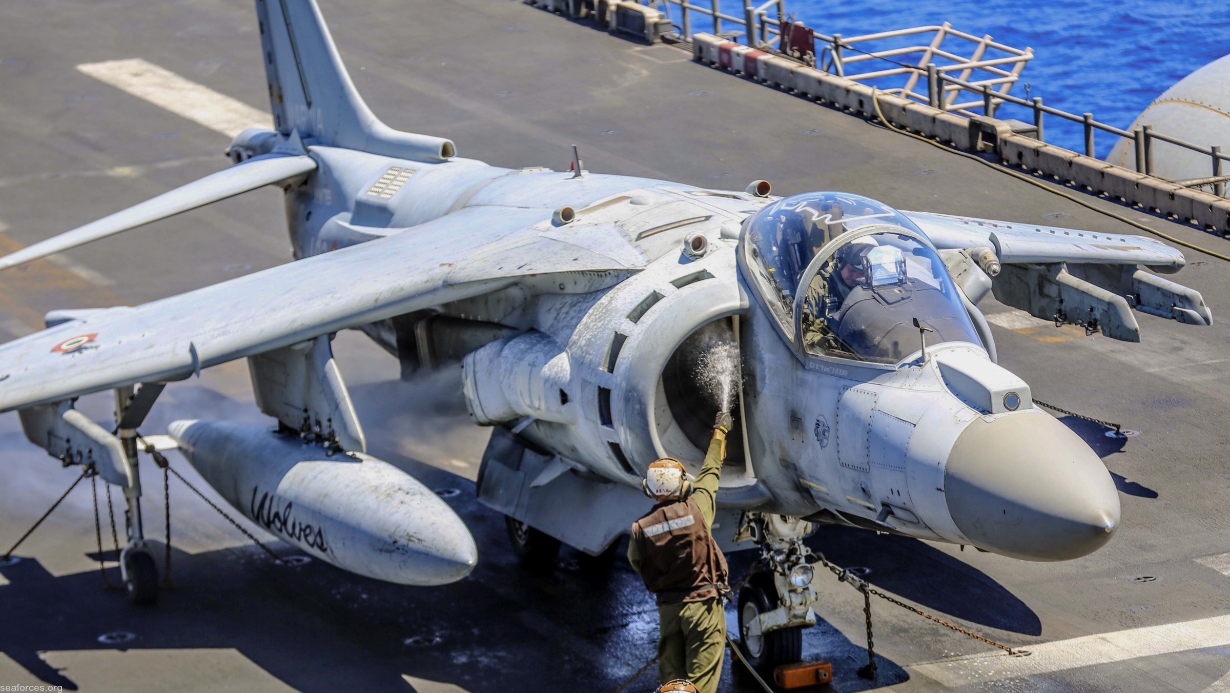 av-8b harrier ii italian navy marina militare grupaer wolves aircraft carrier 05