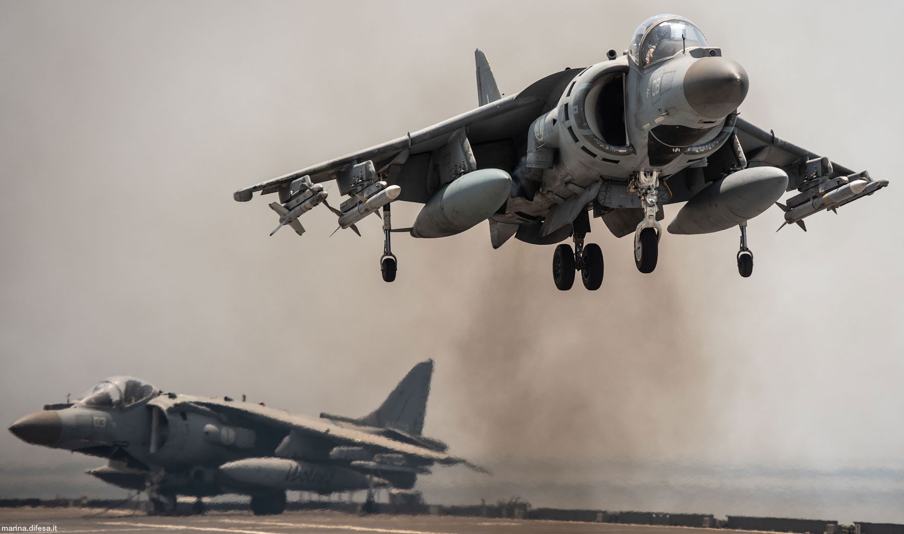 av-8b harrier ii+ italian navy marina militare grupaer wolves aircraft carrier 102