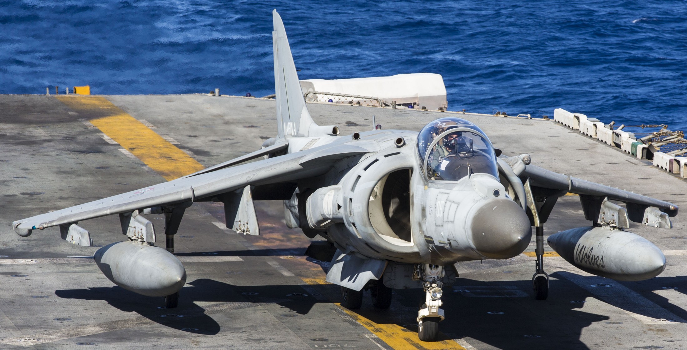 av-8b harrier ii+ italian navy marina militare grupaer wolves aircraft carrier 107
