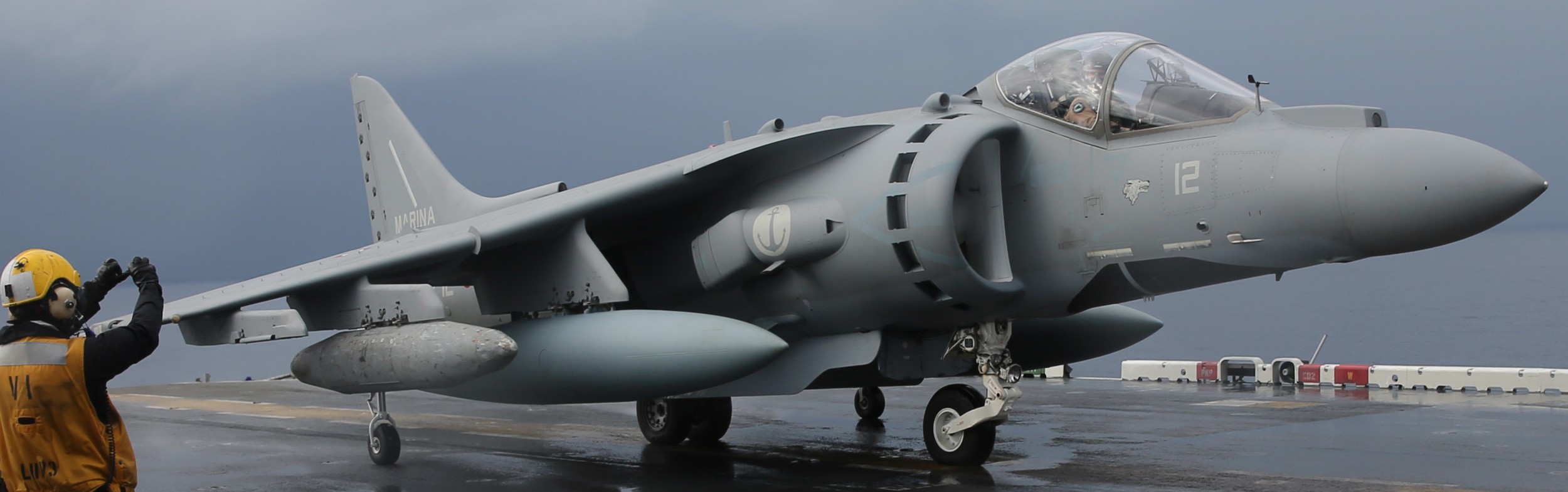 av-8b harrier ii+ italian navy marina militare grupaer wolves aircraft carrier 109