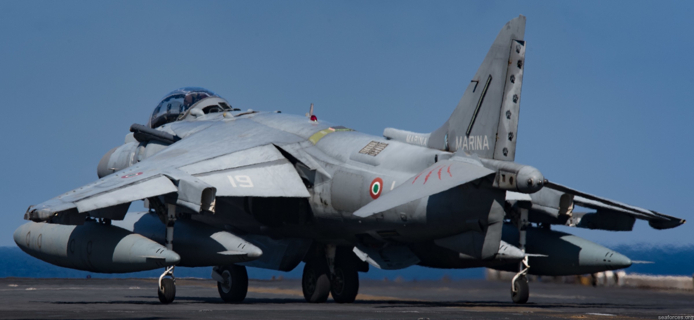 av-8b harrier ii italian navy marina militare grupaer wolves aircraft carrier 11