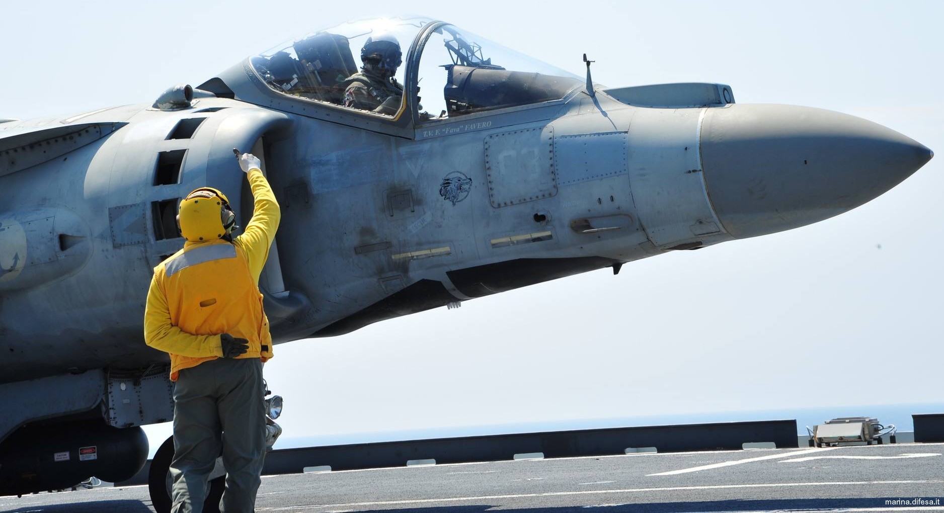 av-8b harrier ii+ italian navy marina militare grupaer wolves aircraft carrier 121