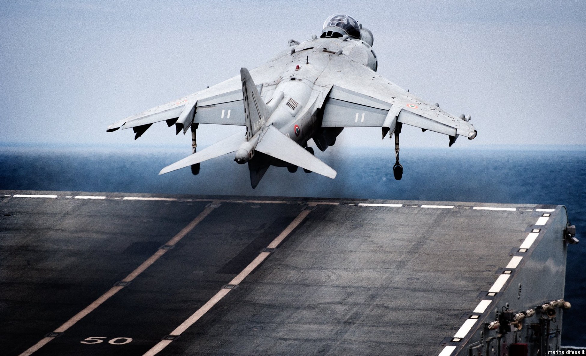 av-8b harrier ii+ italian navy marina militare grupaer wolves aircraft carrier 125