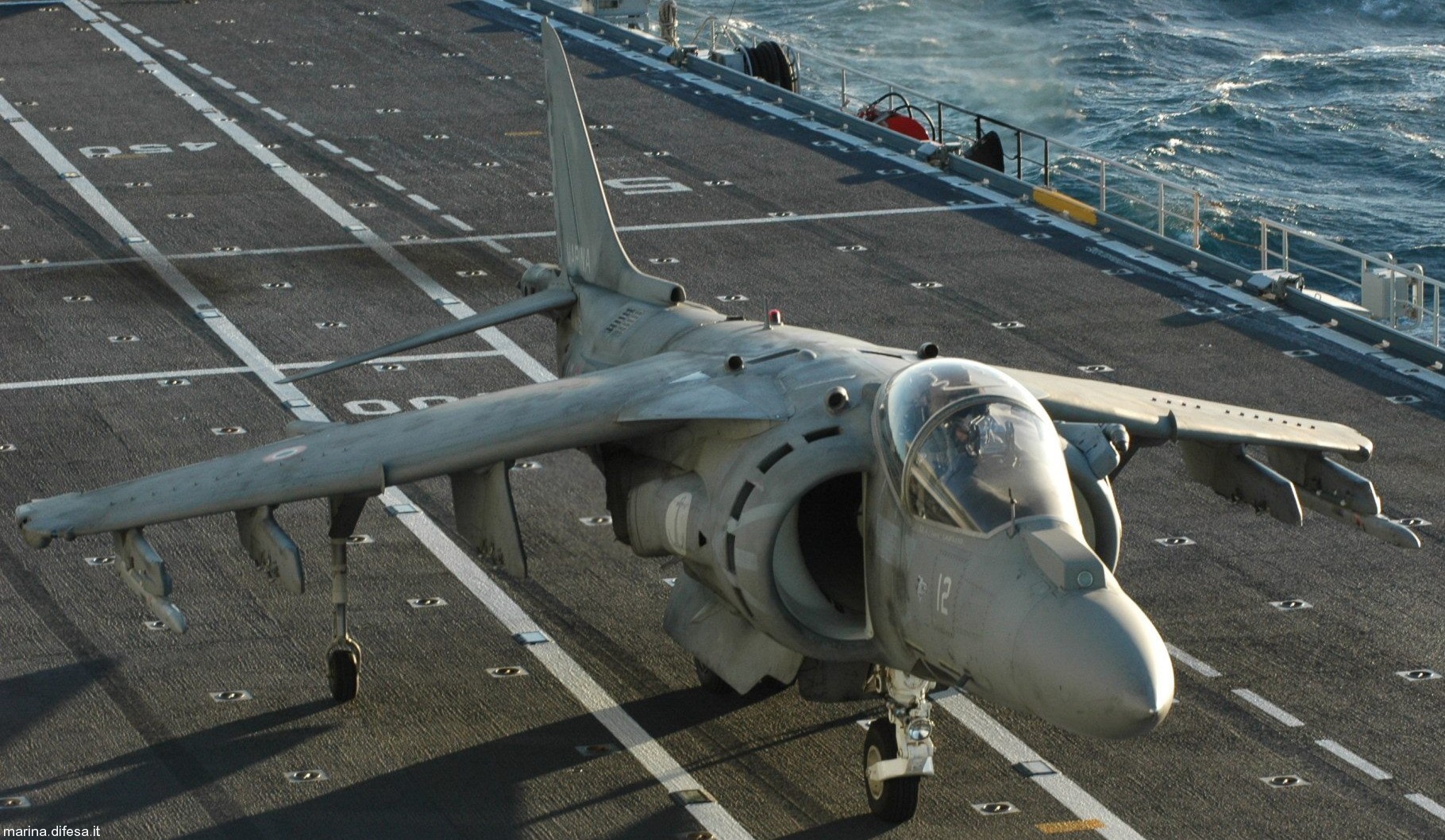 av-8b harrier ii+ italian navy marina militare grupaer wolves aircraft carrier 126