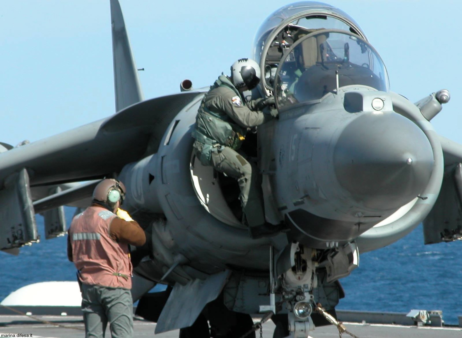 av-8b harrier ii+ italian navy marina militare grupaer wolves aircraft carrier 129