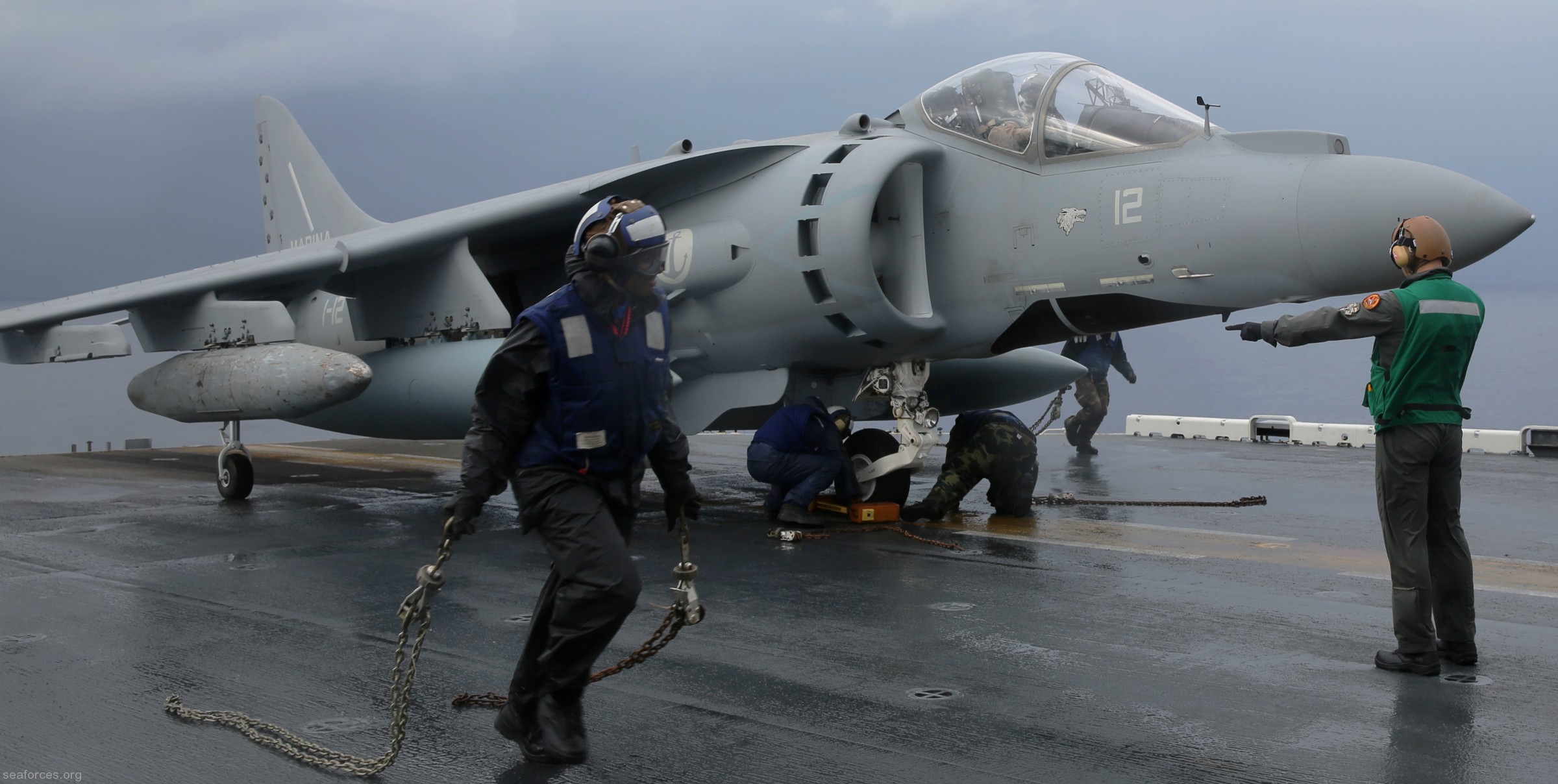 av-8b harrier ii italian navy marina militare grupaer wolves aircraft carrier 13