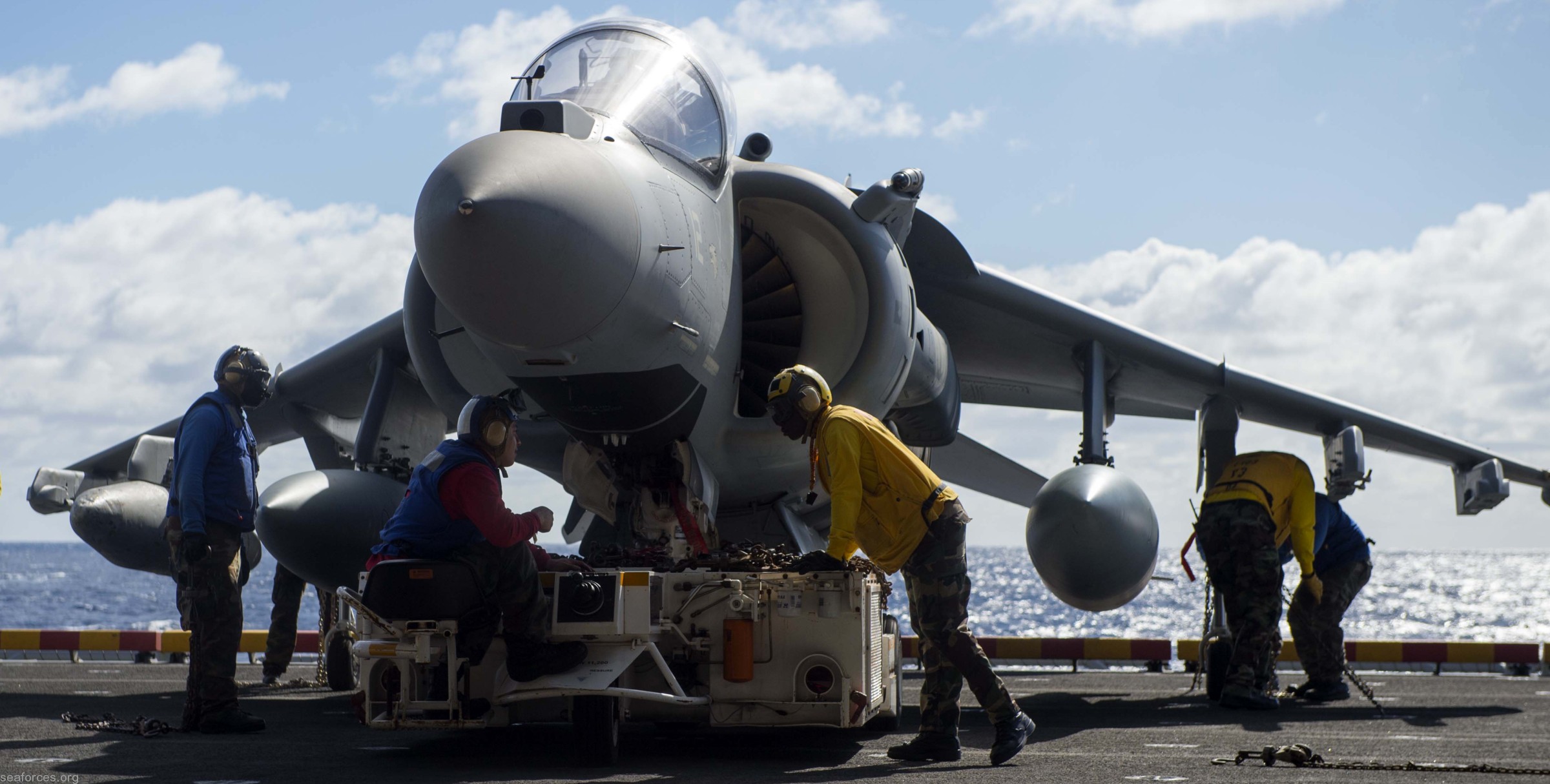 av-8b harrier ii italian navy marina militare grupaer wolves aircraft carrier 18