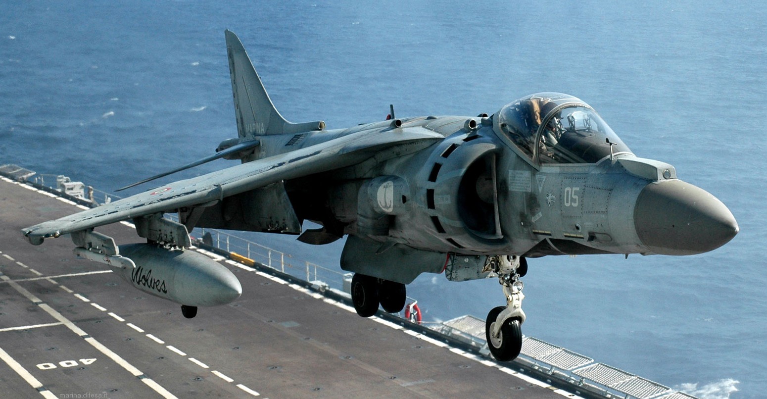 av-8b harrier ii italian navy marina militare grupaer aircraft carrier 20