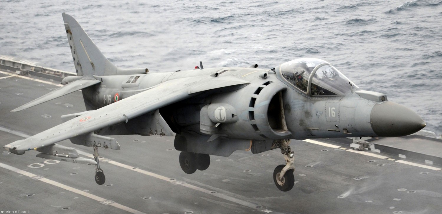 av-8b harrier ii italian navy marina militare grupaer aircraft carrier 32