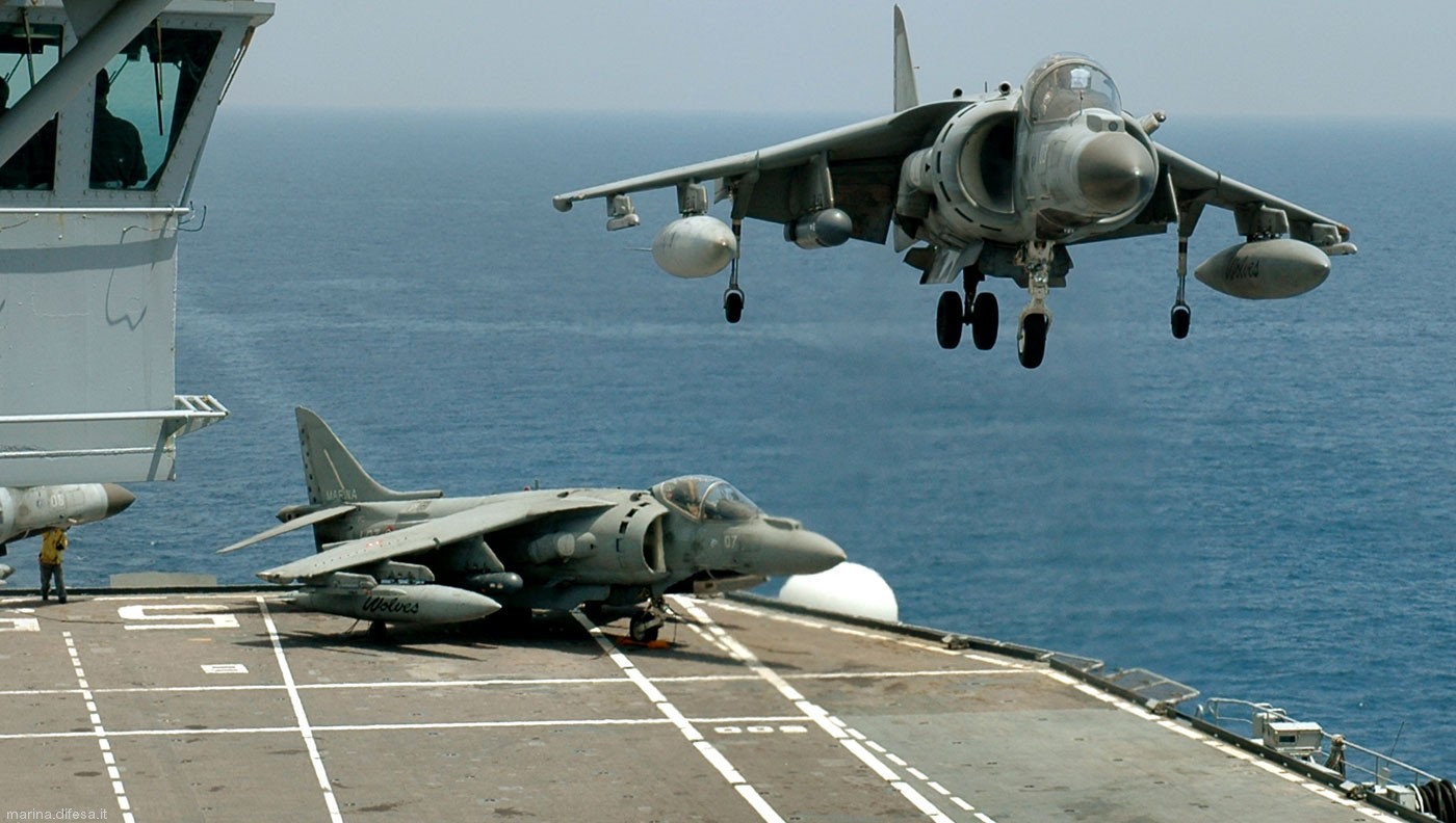 av-8b harrier ii italian navy marina militare grupaer aircraft carrier 33