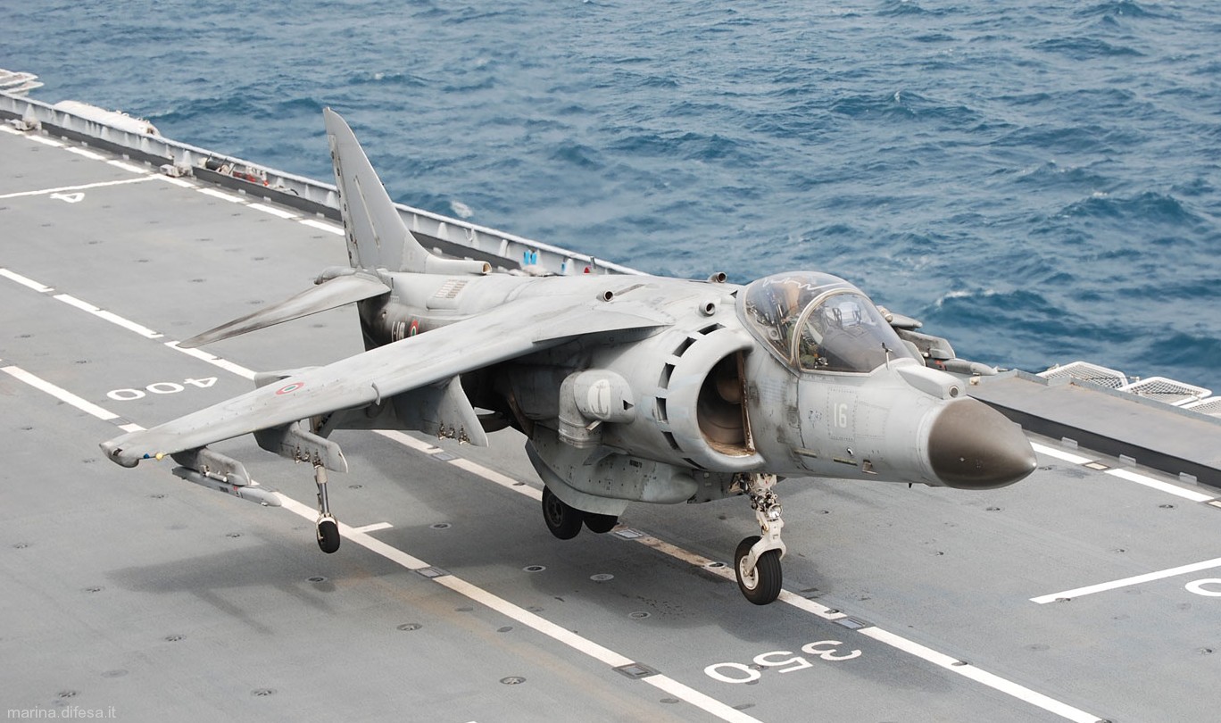 av-8b harrier ii italian navy marina militare grupaer aircraft carrier 40