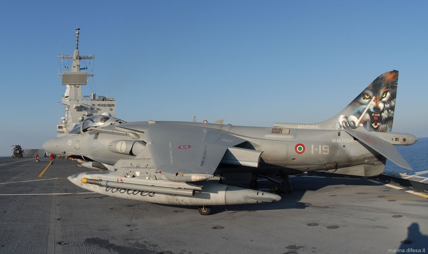 av-8b harrier ii italian navy marina militare grupaer wolves aircraft carrier 41