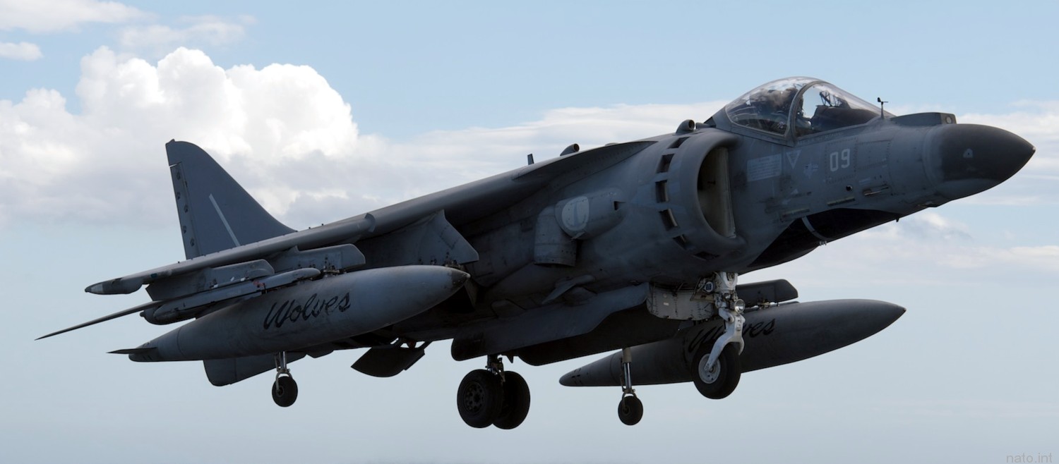 av-8b harrier ii italian navy marina militare grupaer wolves aircraft carrier 42