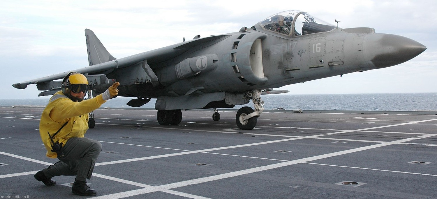 av-8b harrier ii italian navy marina militare grupaer wolves aircraft carrier 51