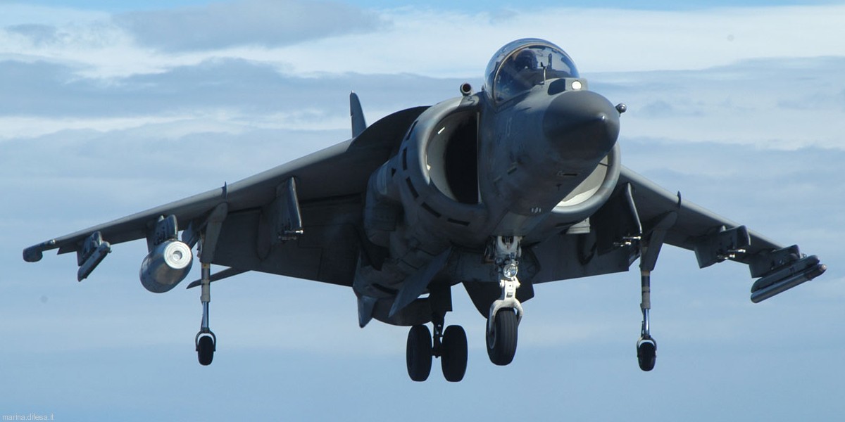 av-8b harrier ii italian navy marina militare grupaer wolves aircraft carrier 53