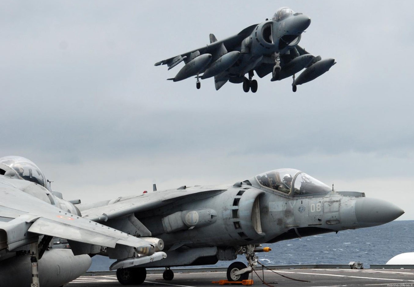 av-8b harrier ii italian navy marina militare grupaer wolves aircraft carrier 54