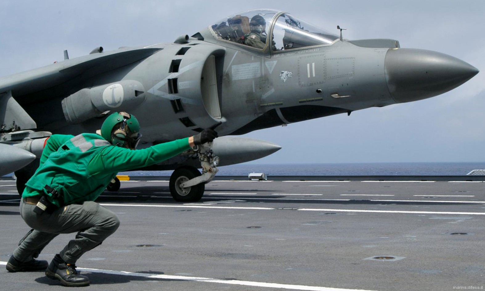 av-8b harrier ii italian navy marina militare grupaer wolves aircraft carrier 57