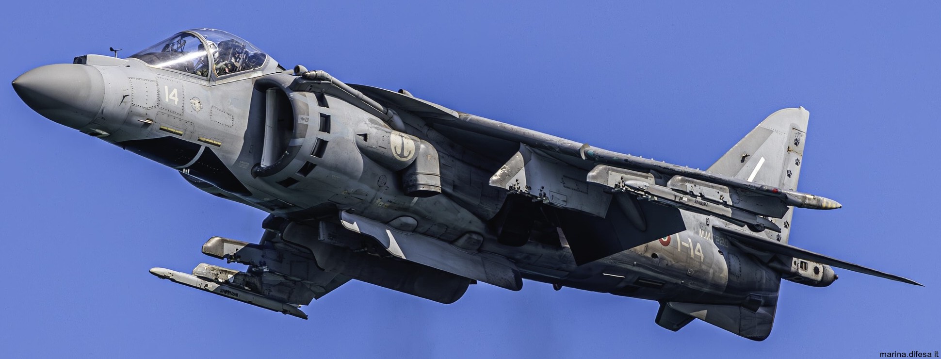 av-8b harrier ii+ italian navy marina militare grupaer wolves aircraft carrier 92