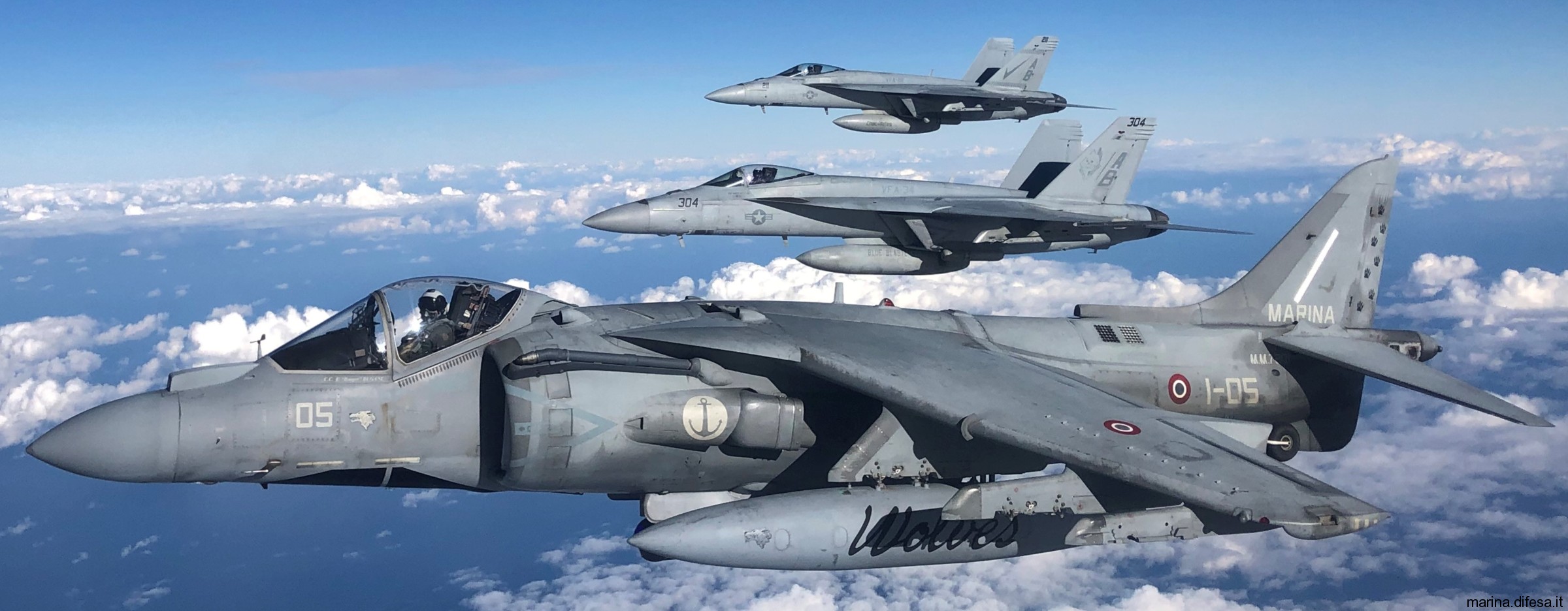 av-8b harrier ii+ italian navy marina militare grupaer wolves aircraft carrier 98