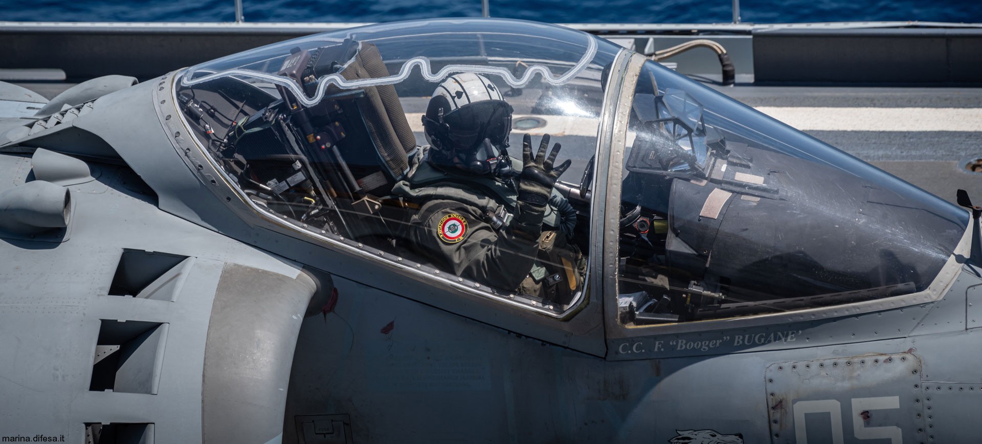 av-8b harrier ii+ italian navy marina militare grupaer wolves aircraft carrier cockpit view 99