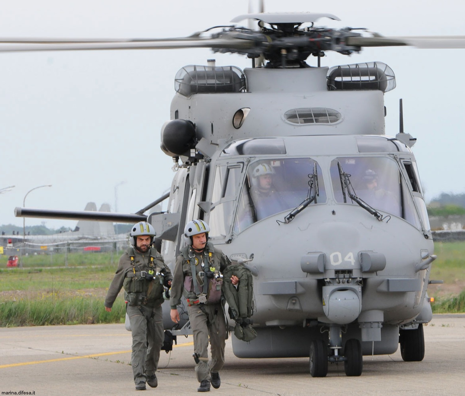 sh-90a nfh helicopter italian navy marina militare mm81580 3-04 04