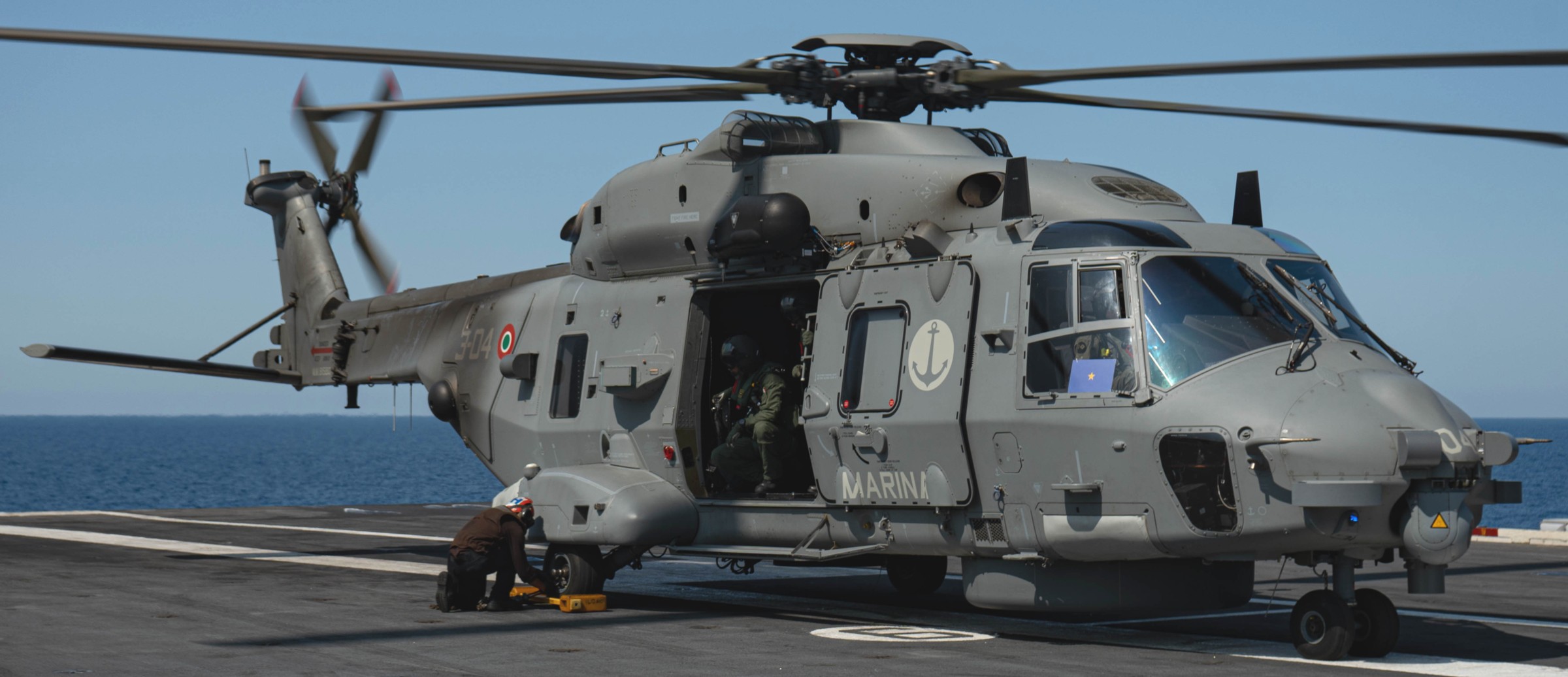 sh-90a nfh helicopter italian navy marina militare mm81580 3-04 17