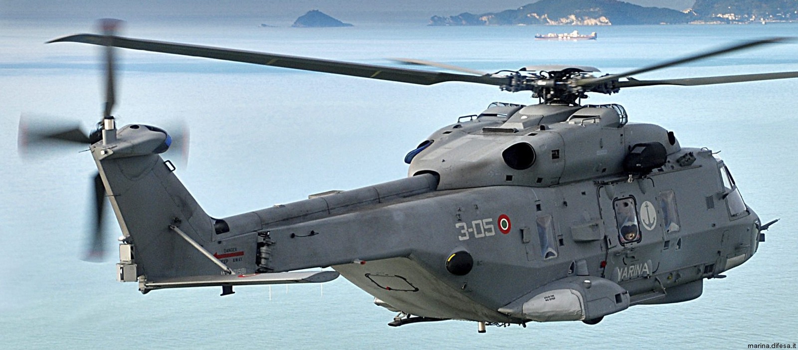 sh-90a nfh helicopter italian navy marina militare mm81581 3-05 24