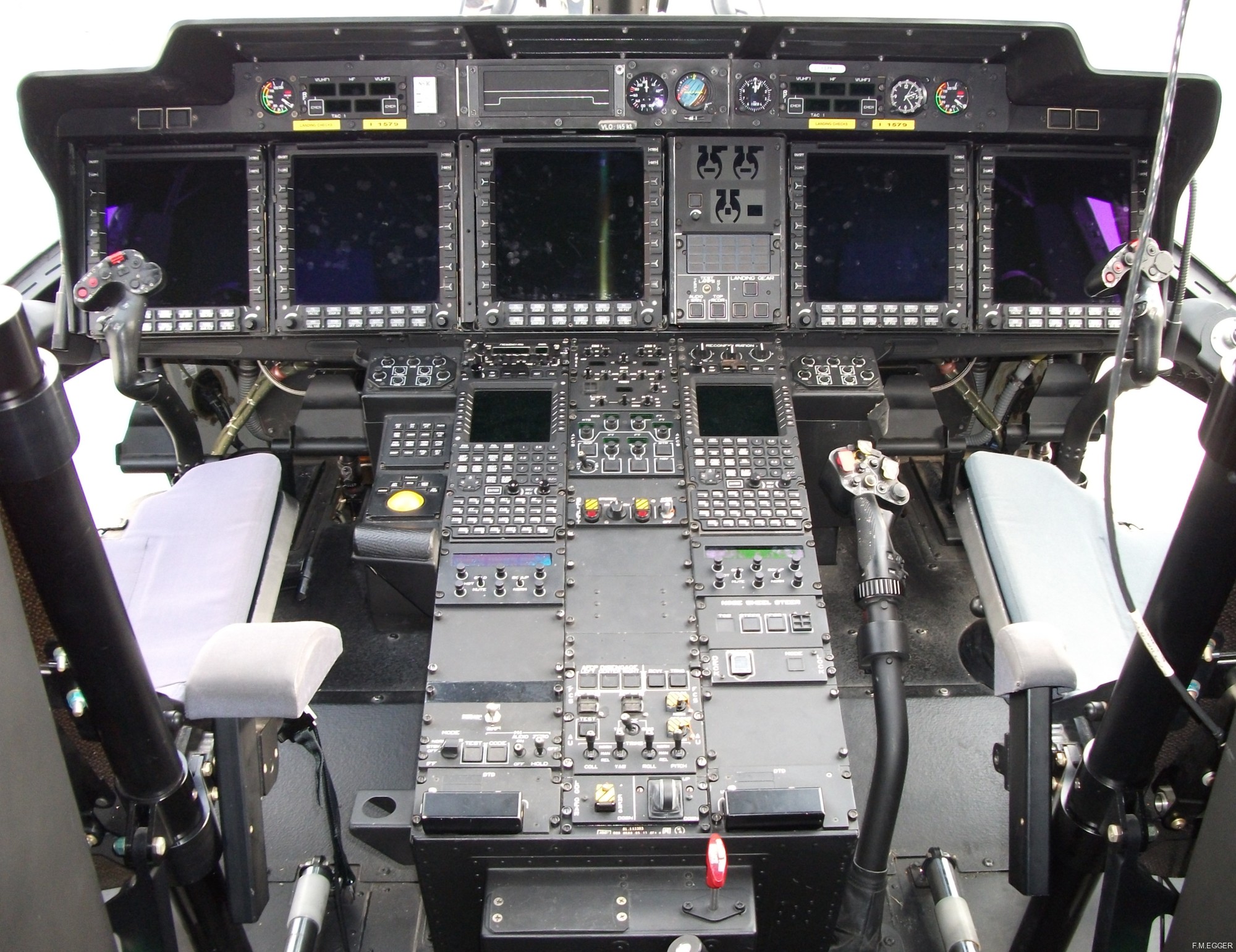 sh-90a nfh mh-90a tth helicopter italian navy marina militare cockpit 43