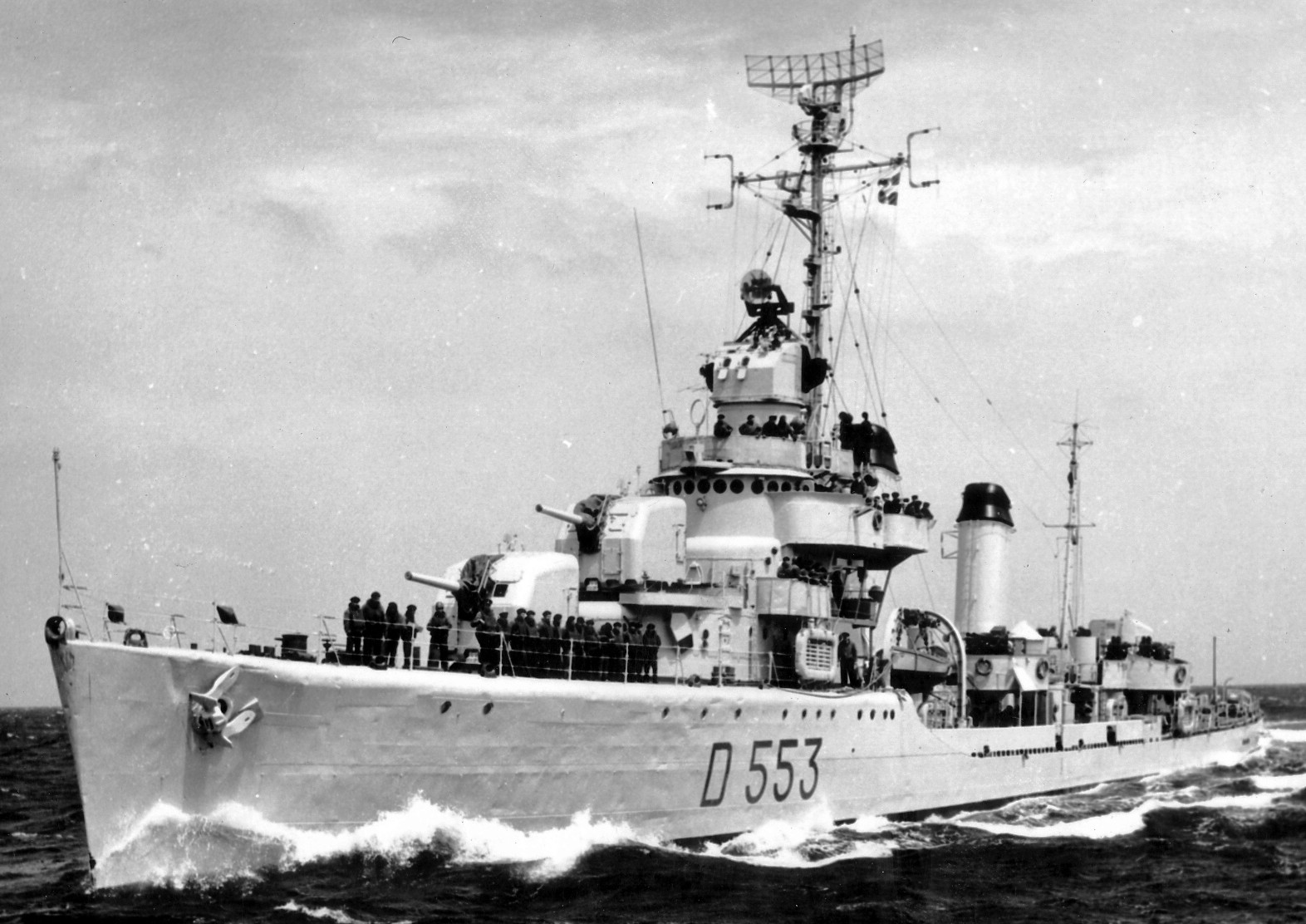 d-553 artigliere nave its destroyer italian navy marina militare 02