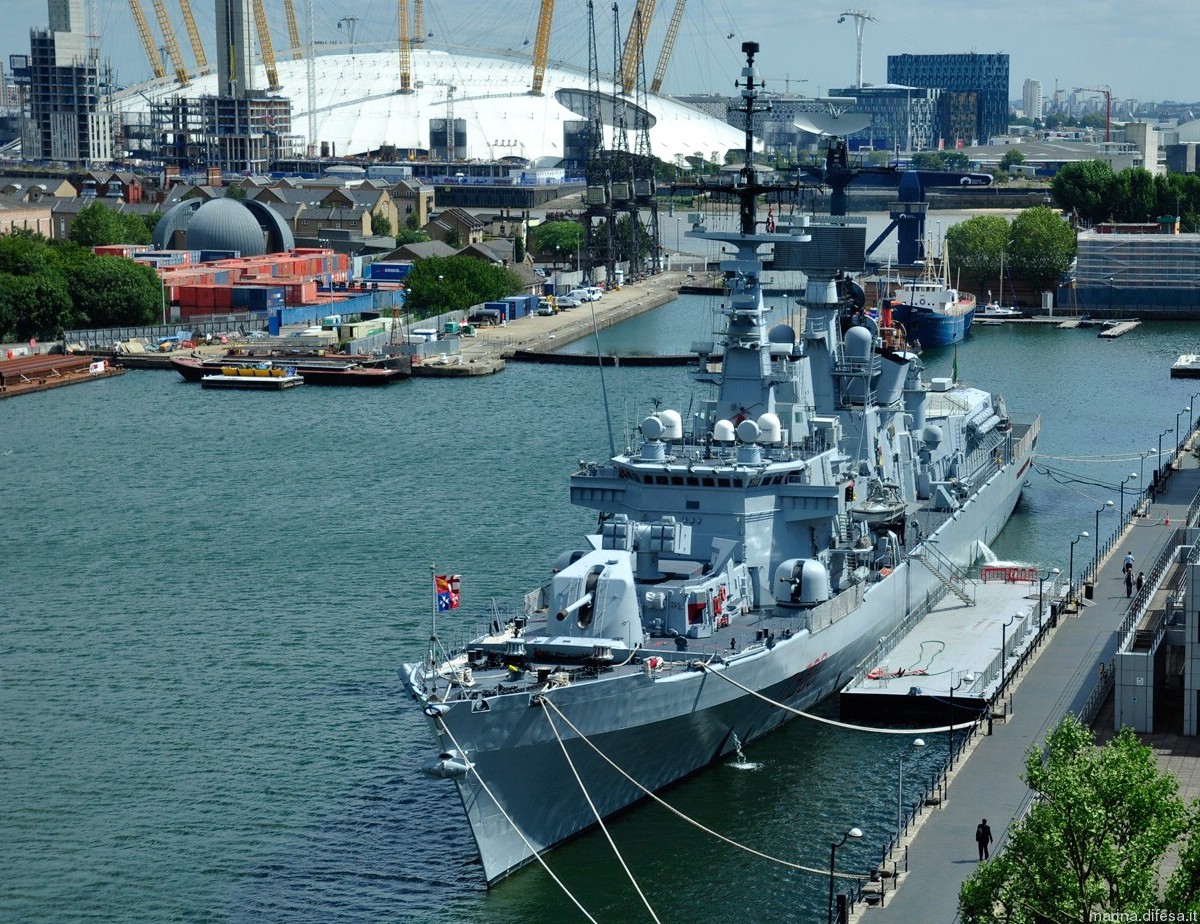 d-560 luigi durand de la penne its nave guided missile destroyer ddg italian navy marina militare 33 london