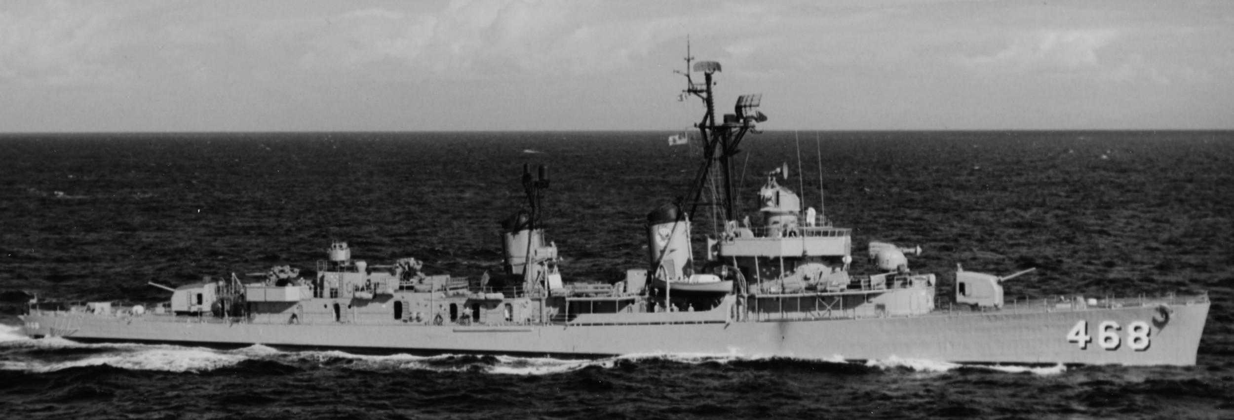 dd-468 uss taylor d-560 its lanciere fante fletcher class destroyer 03