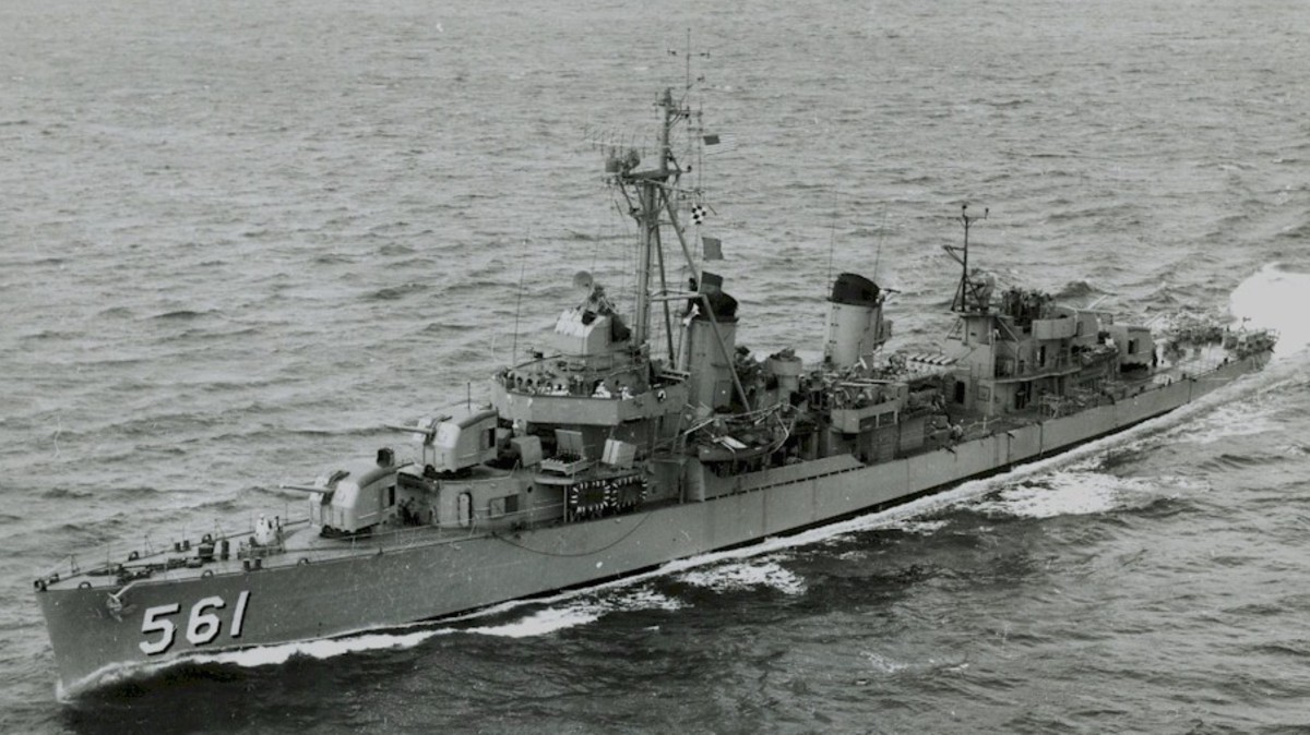 dd-561 uss prichett d-555 its geniere fante fletcher class destroyer 03