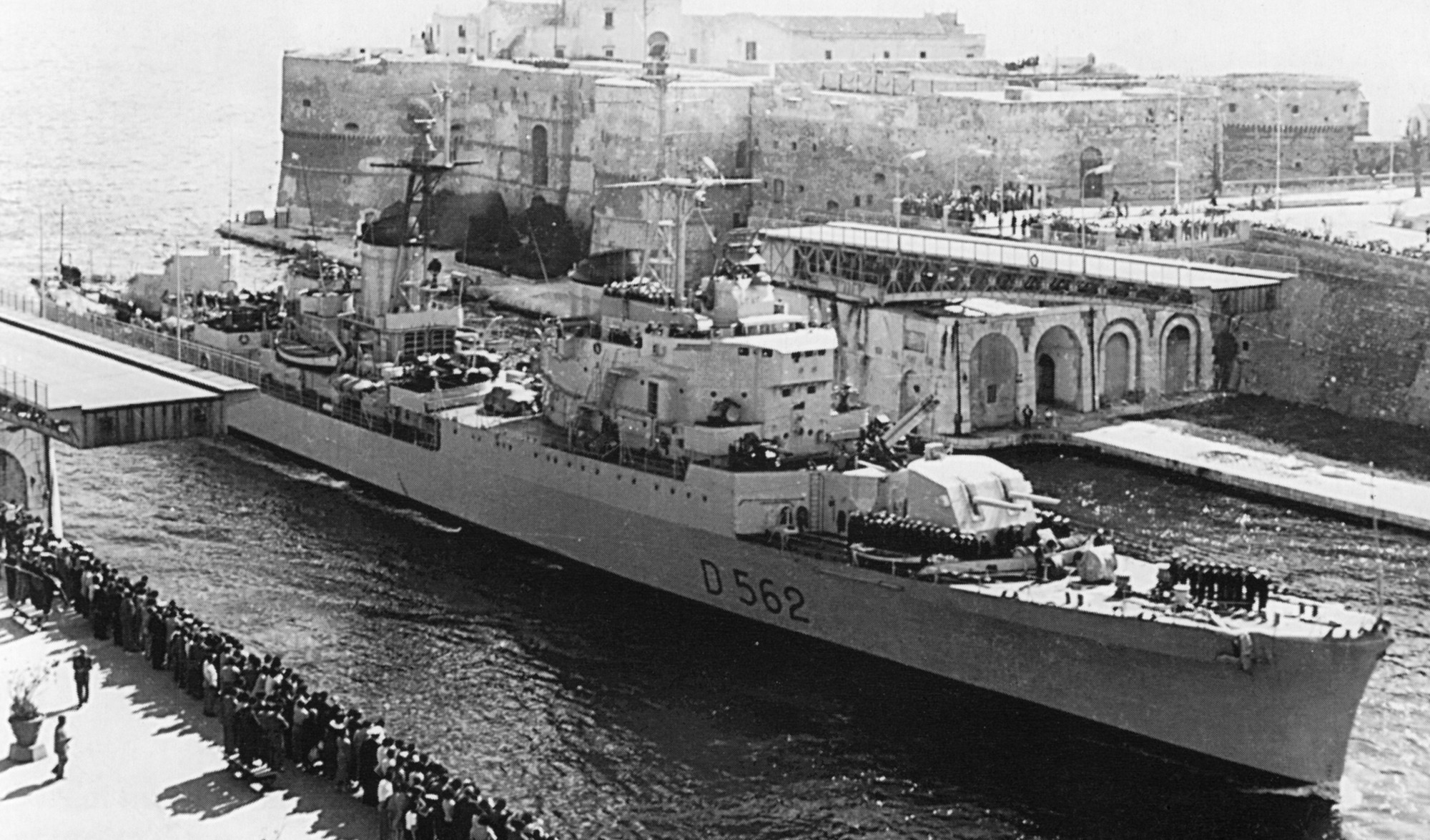 d-562 san giorgio destroyer nave its italian navy marina militare mmi 09