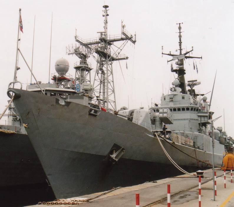 f 577 its nave zeffiro nato standing naval force mediterranean stanavformed trieste italy november 2003