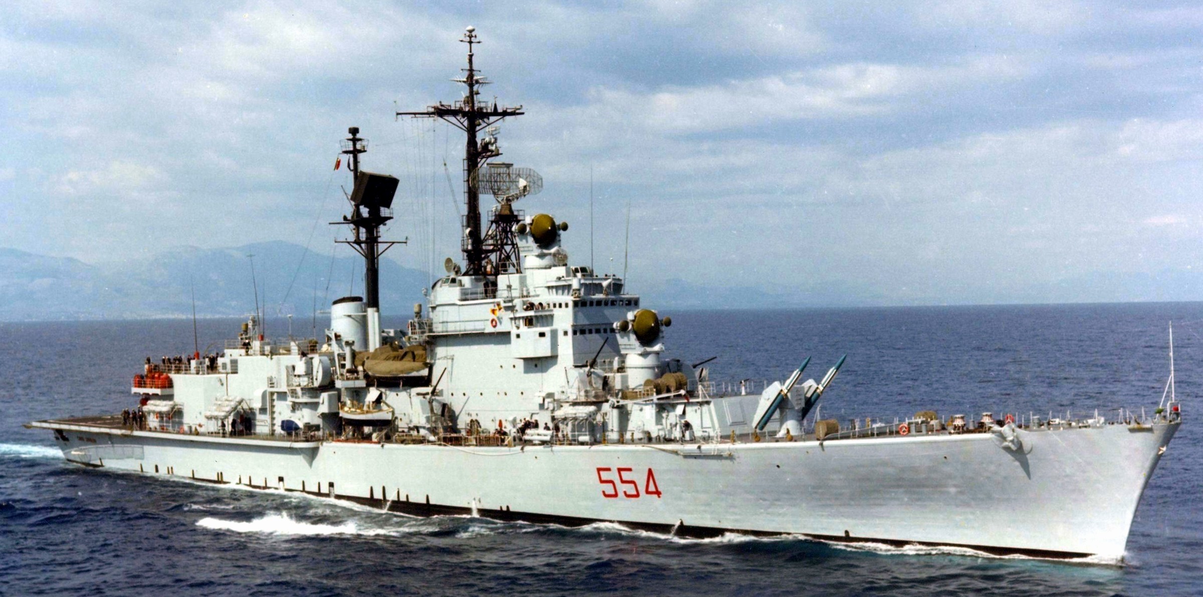 c-554 caio duilio guided missile helicopter cruiser italian navy andrea doria class nave marina militare 11
