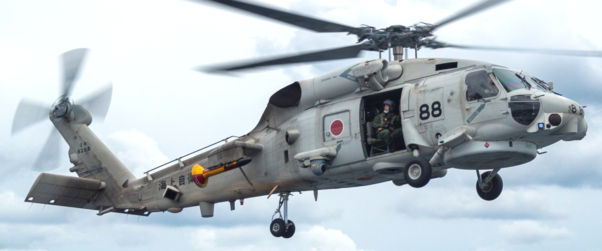 mitsubishi sh-60j naval helicopter anti submarine japan maritime self defense force seahawk jmsdf 8288 02