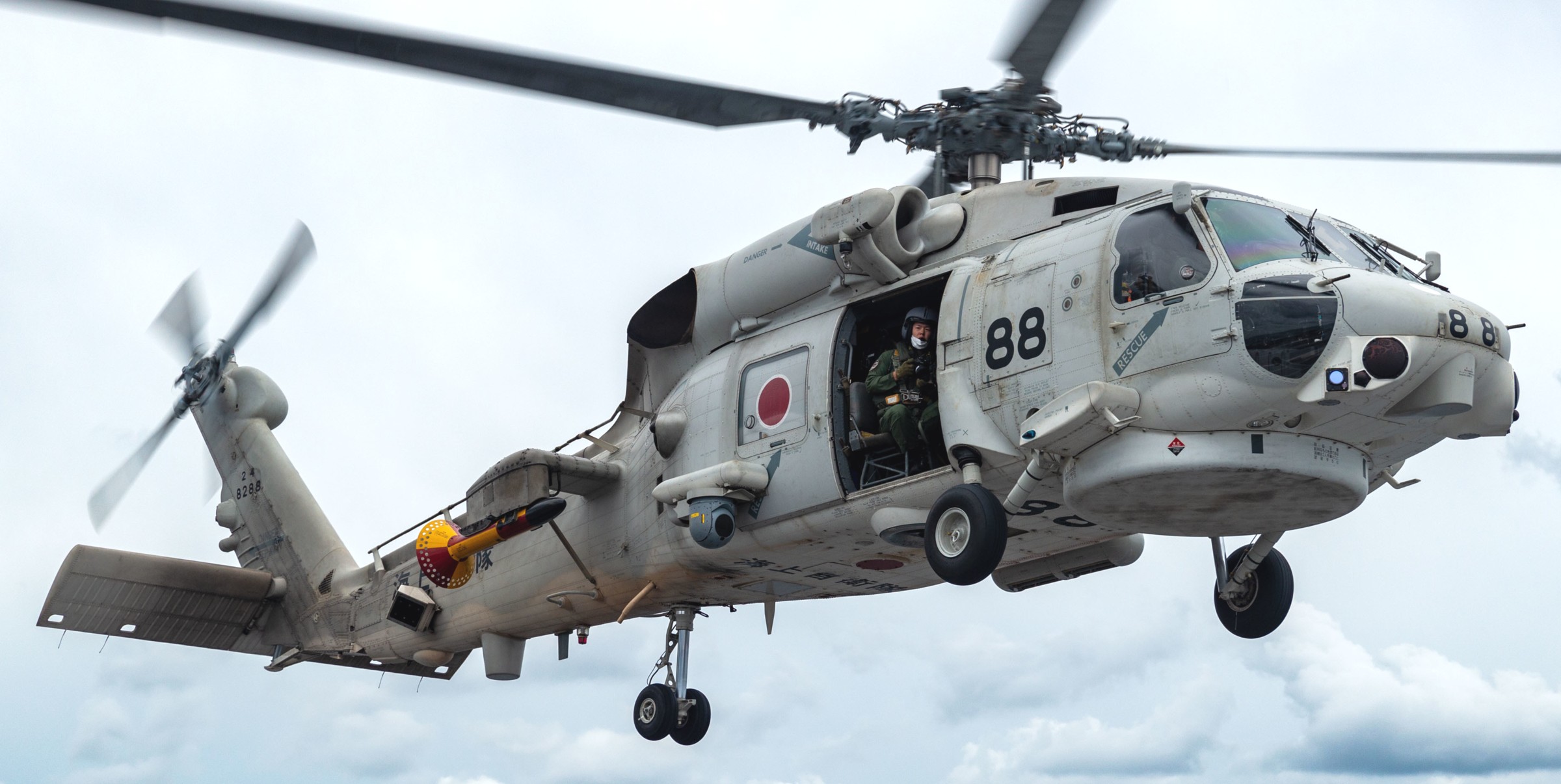 mitsubishi sh-60j naval helicopter anti submarine japan maritime self defense force seahawk jmsdf 8288 04