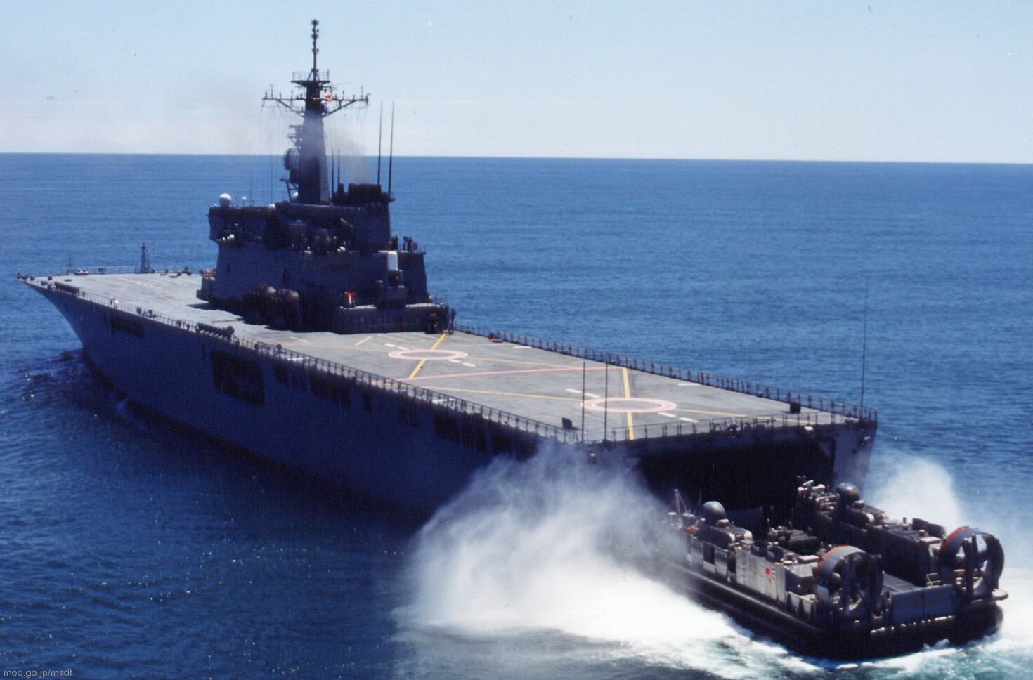 l-4001 js osumi amphibious tank landing ship transport dock japan maritime self defense force jmsdf 10