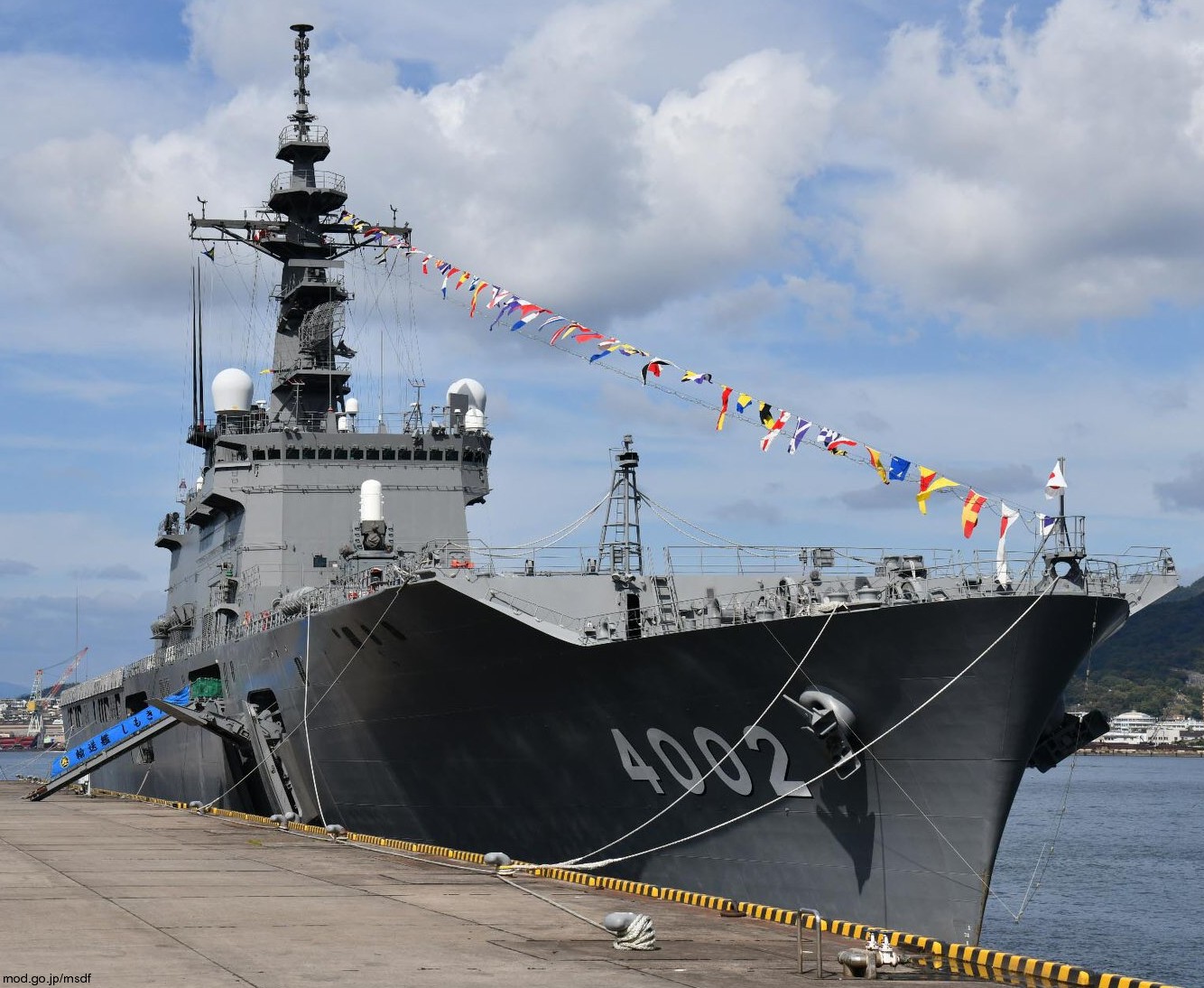 lst-4002 js shimokita osumi class amphibious tank landing ship transport dock japan maritime self defense force jmsdf 04