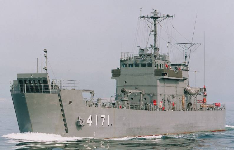 yura class landing ship utility lsu 4171 4172 jds noto sasebo heavy industries japan maritime self defense force jmsdf