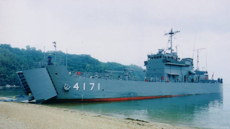 lsu 4171 js yura class landing ship utility amphibious jmsdf