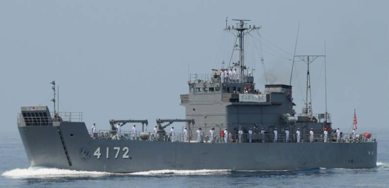 lsu 4172 jds noto yura class landing ship utility japan maritime self defense force jmsdf