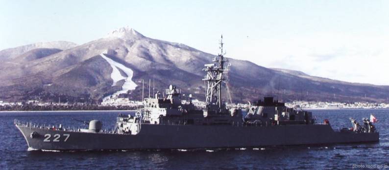 DE-227 JDS Yubari class destroyer escort japan maritime self defense force jmsdf