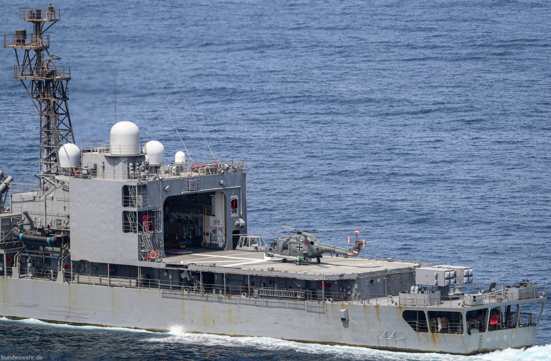 dd-153 js yugiri asagiri class destroyer japan maritime self defense force jmsdf flight deck hangar 16