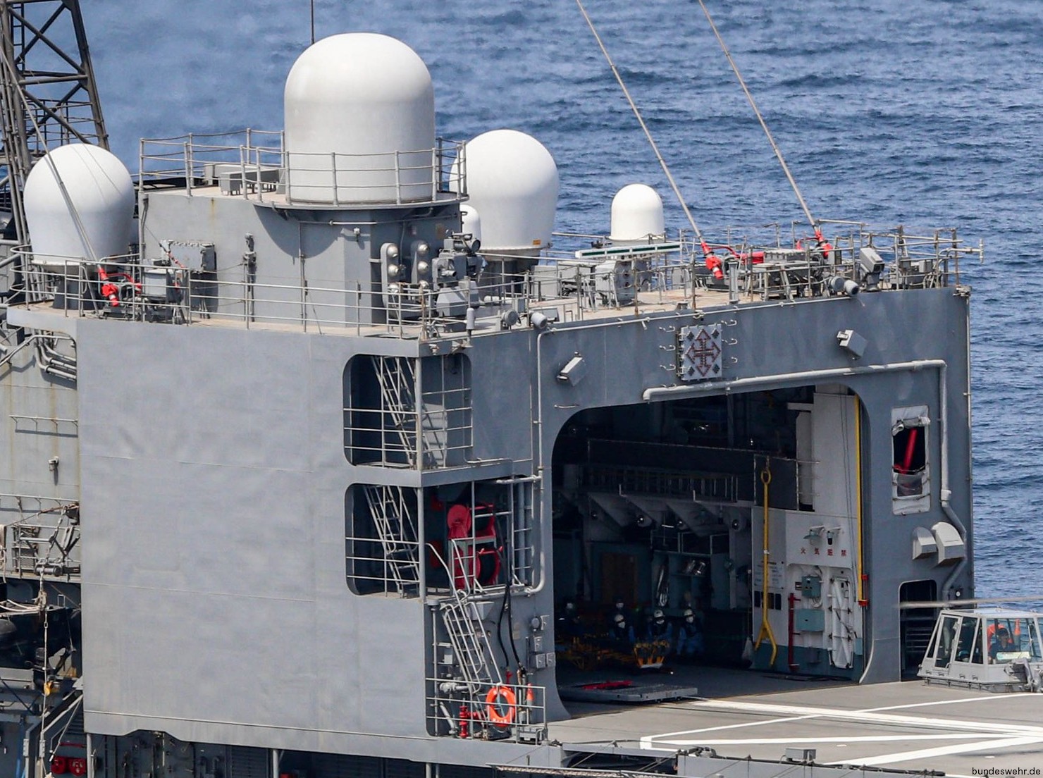 dd-153 js yugiri asagiri class destroyer japan maritime self defense force jmsdf helicopter hangar 16b