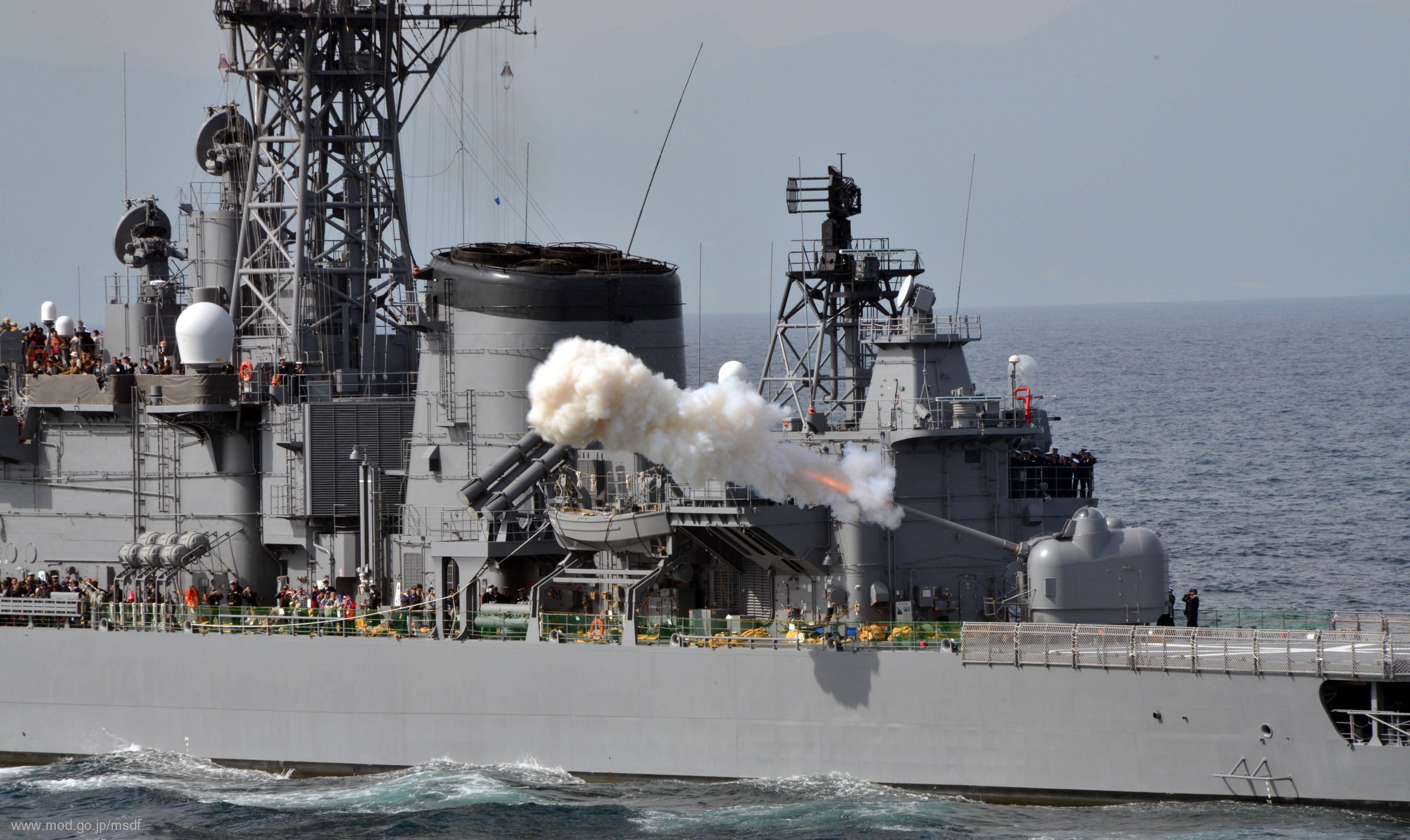 ddg-172 jds shimakaze hatakaze class guided missile destroyer japan maritime self defense force jmsdf 06 mk-42 gun