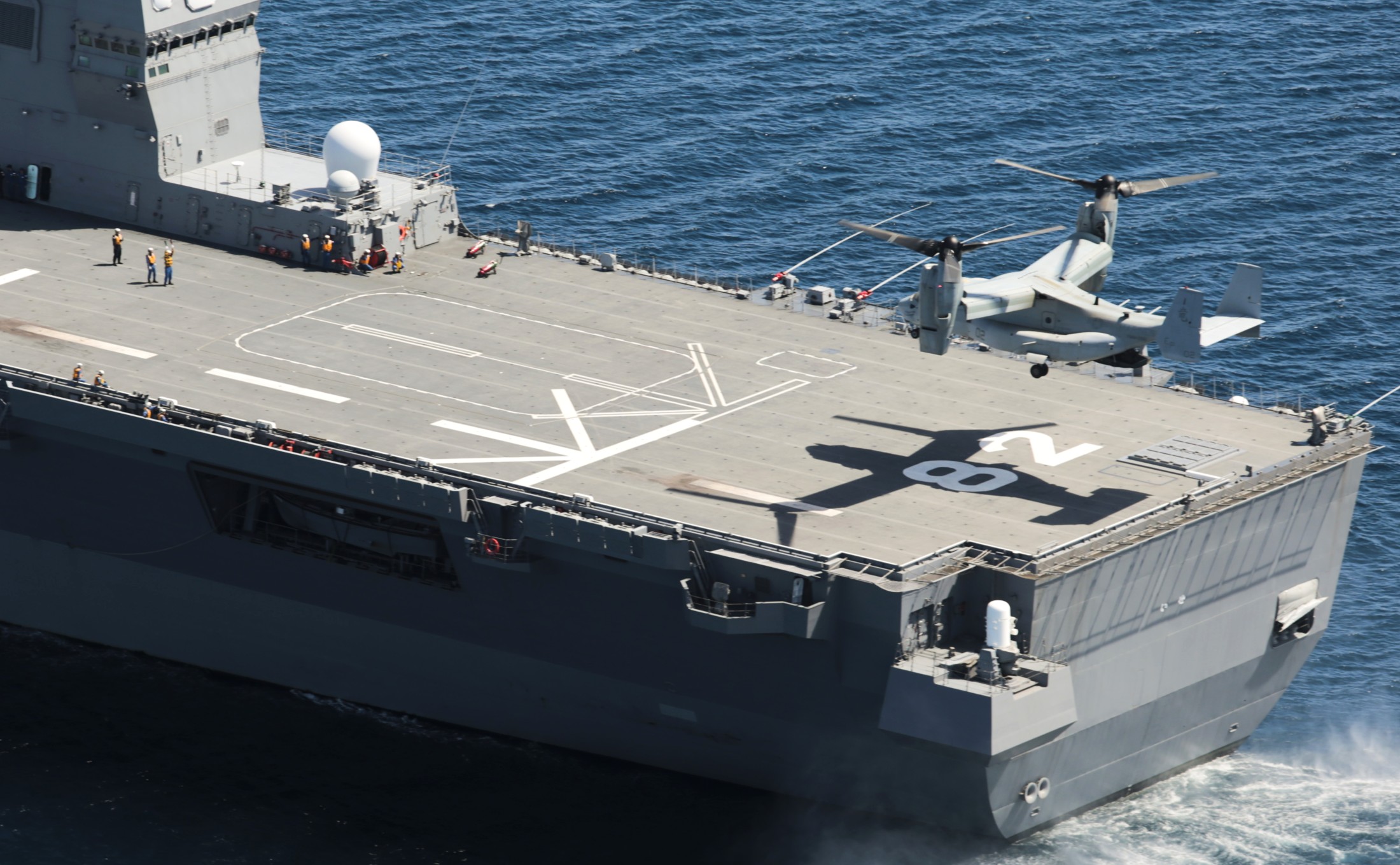 ddh-182 jds ise hyuga class helicopter destroyer japan maritime self defense force jmsdf 44 mv-22b osprey usmc