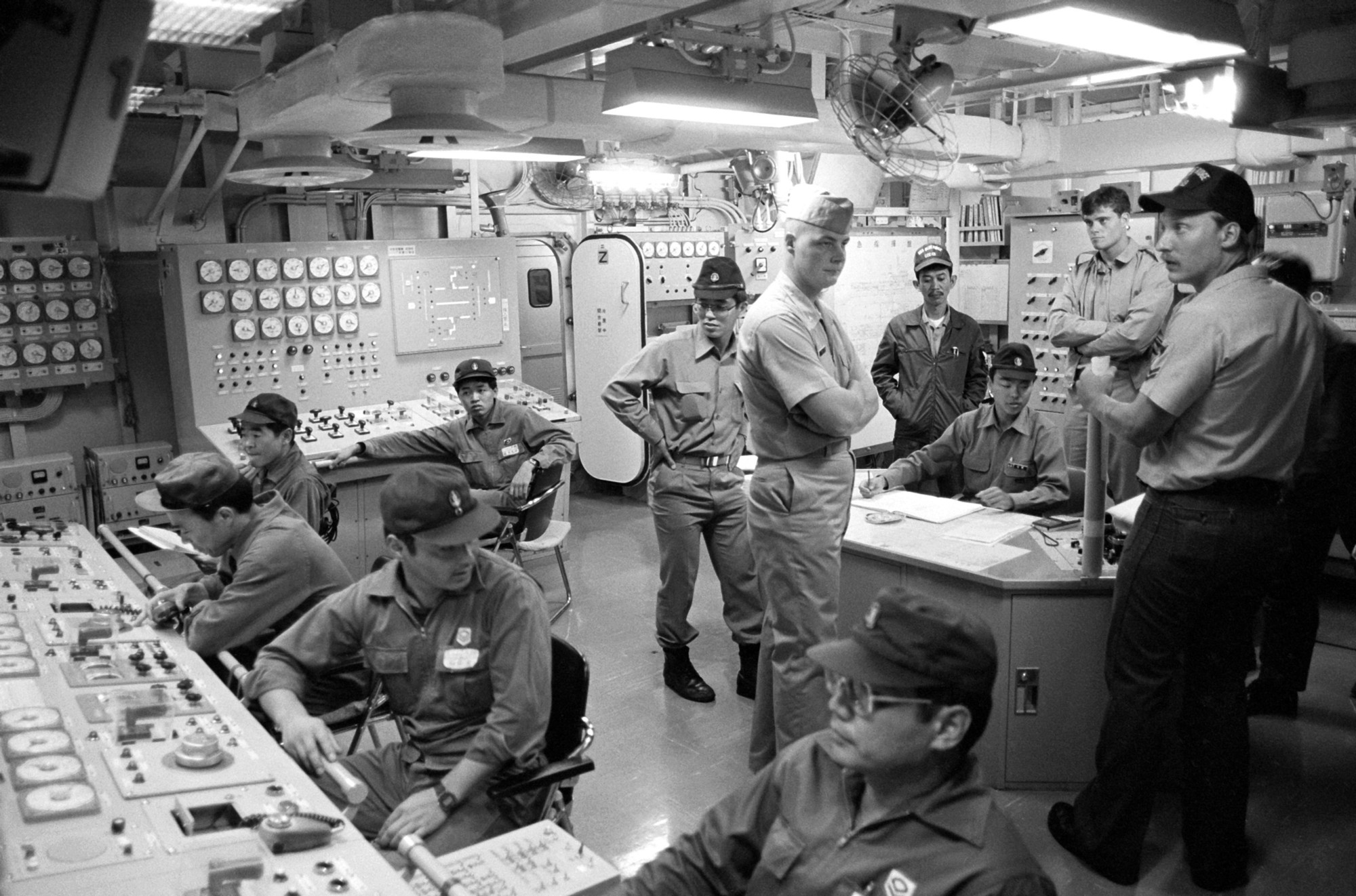 ddh-143 jds shirane helicopter destroyer japan maritime self defense force jmsdf 19 control room